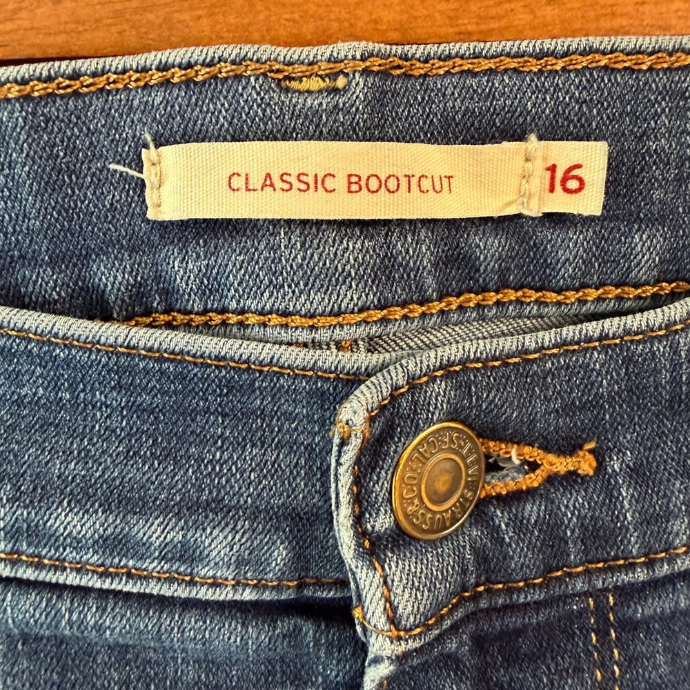 Levis Classic Bootcut Jeans Womens 16 Medium Wash Blue Denim Mid Rise Pants - Picture 2 of 7